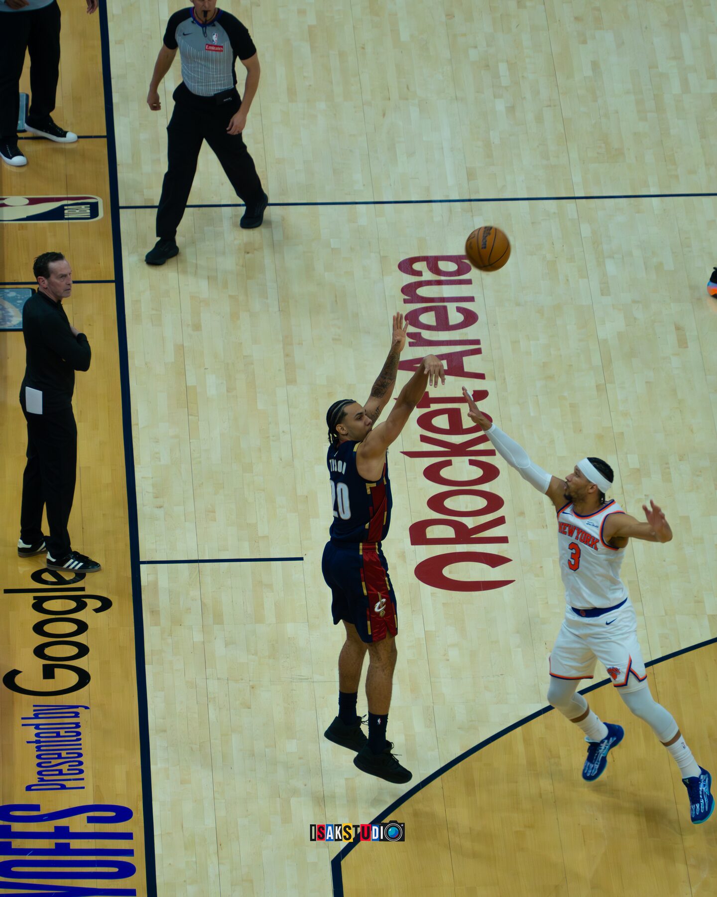 Knicks v Cavs jump shot at Madison Square Garden, photographed by Isa Khan